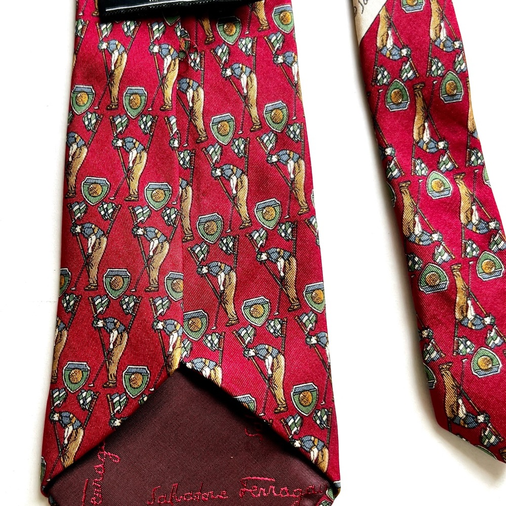 Salvatore Ferragamo golfer tie! 100% silk, made in Italy
